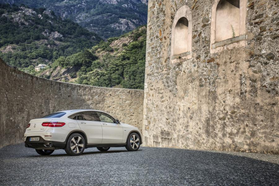  Mercedes-Benz GLC350 e 4Matic Coupe 2016 года  (фото 16 из 43)
